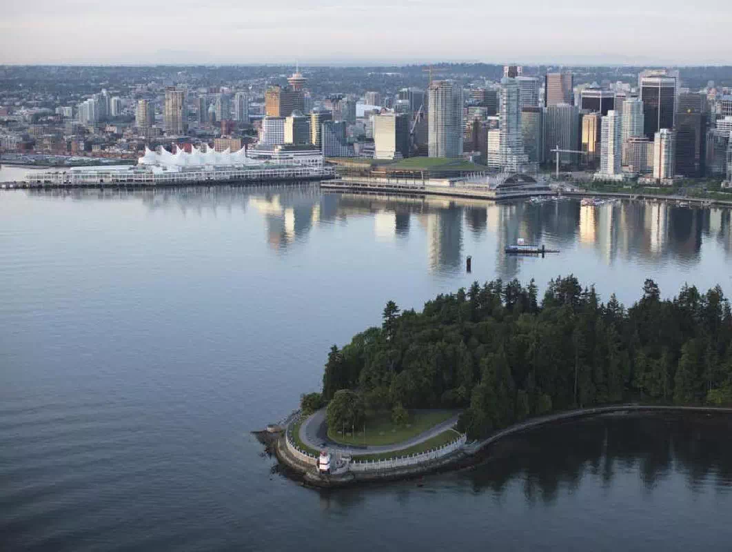 Vancouver Guided City Tour with Vancouver Lookout Admission Ticket