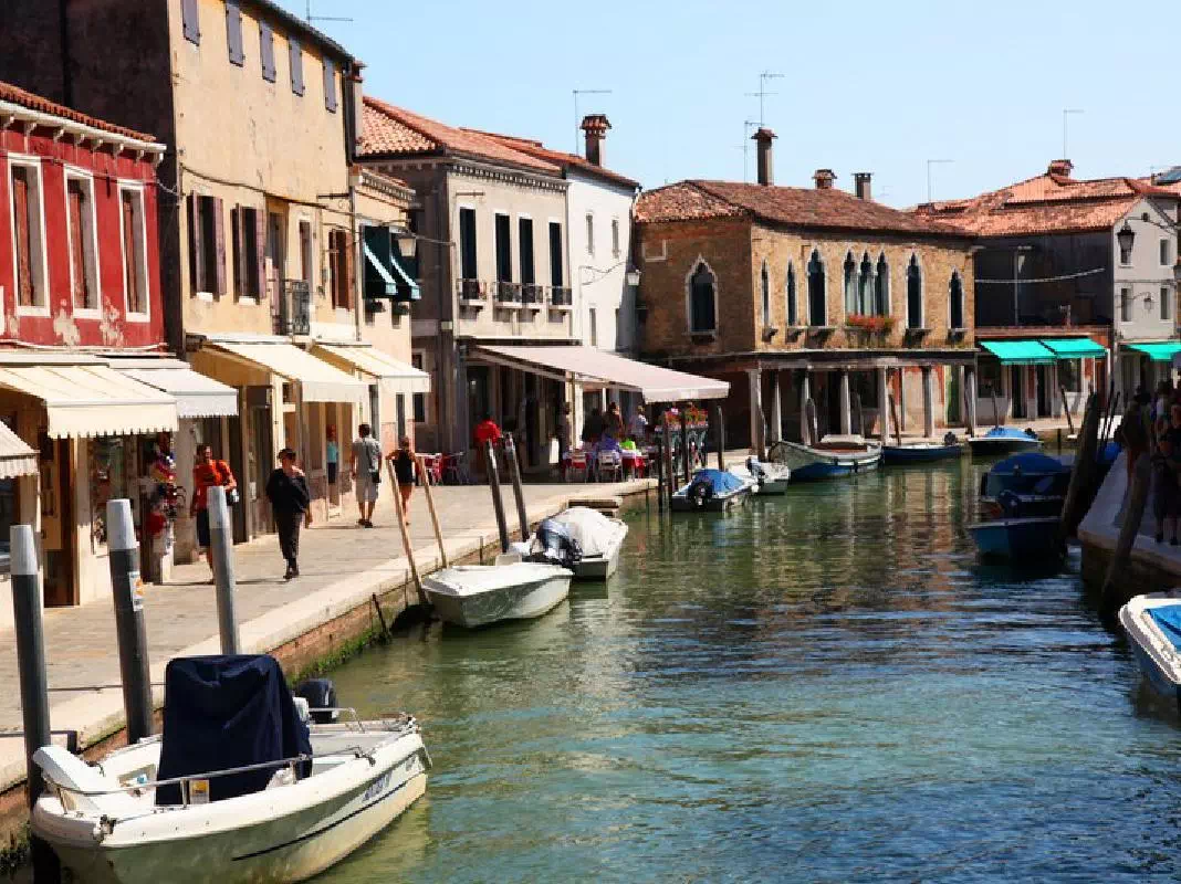 Murano Glassblowing and Burano Lacemaking Day Tour from Venice