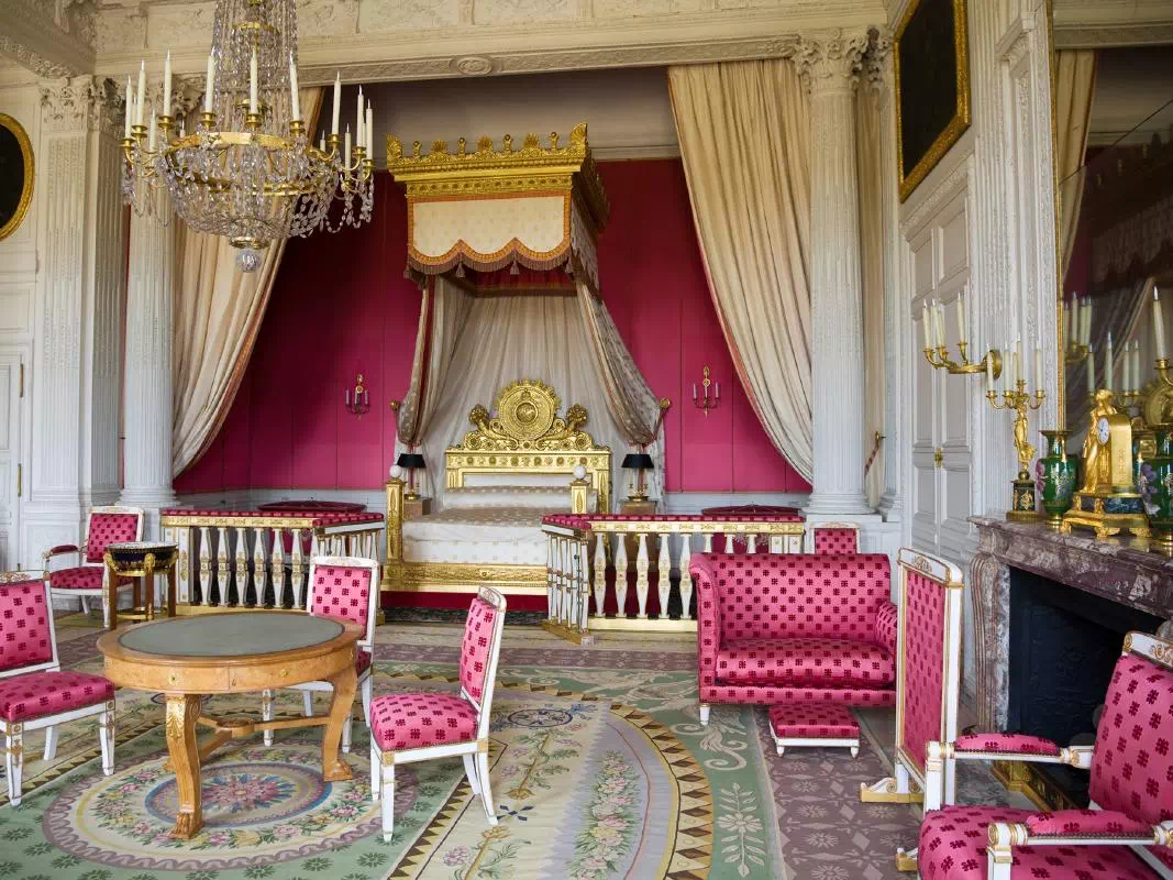 Versailles from Paris Skip the Line Full Day Tour with Trianon Estate and Lunch