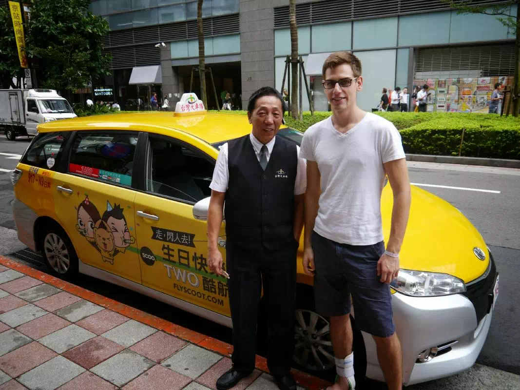 Taipei Taxi Sightseeing and Ride-Along Experience with Local Passengers