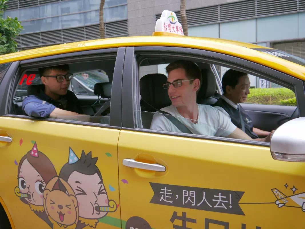 Taipei Taxi Sightseeing and Ride-Along Experience with Local Passengers