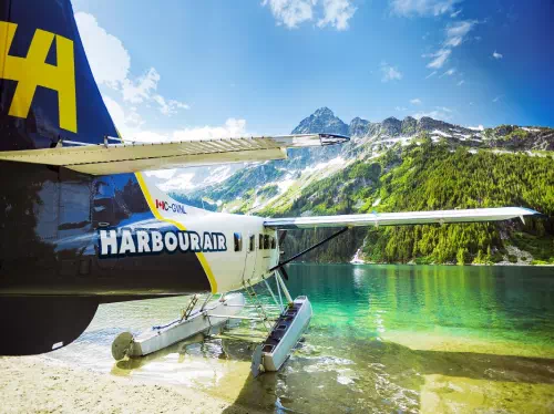 Mount Mamquam Alpine Lakes and Glaciers Seaplane Tour from Vancouver