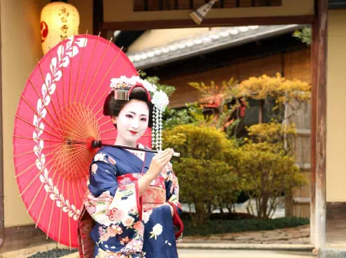 Kyoto Maiko or Geisha Makeover Experience with Optional Gion Stroll