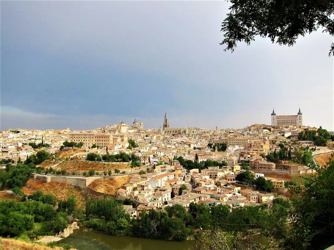 Toledo Guided Day Tour with 7 Monuments and Cathedral Visit