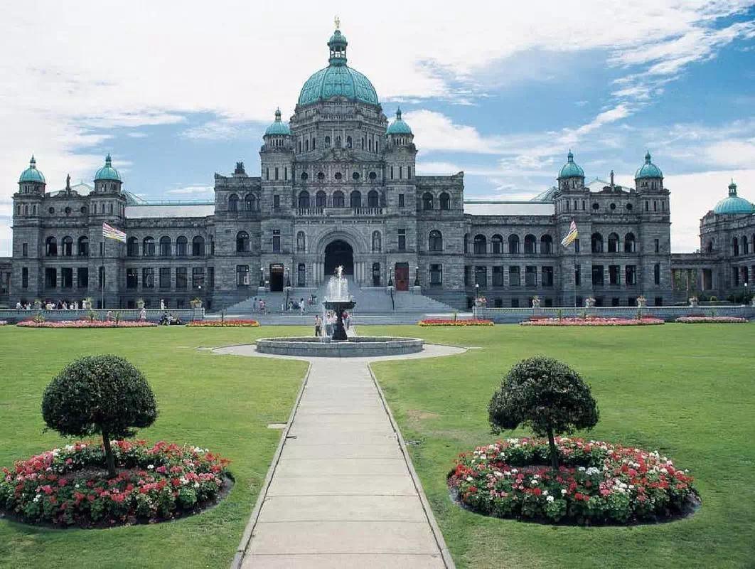 Victoria City and Butchart Gardens Tour with Ferry from Vancouver