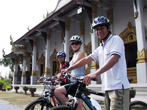 Chiang Mai Wiang Kum Kam and Somphet Market Half Day Bike Tour