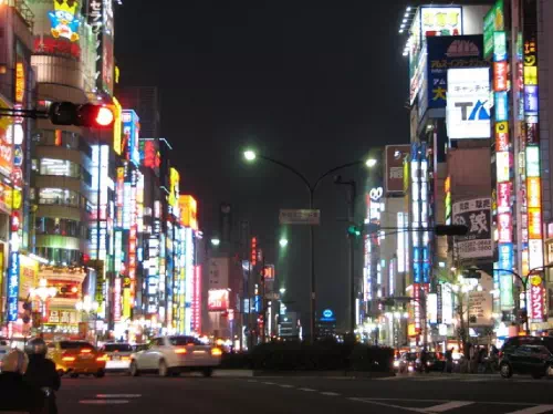 Private Shinjuku Night Tour with Robot Restaurant or Magic Bar Cuore Dinner