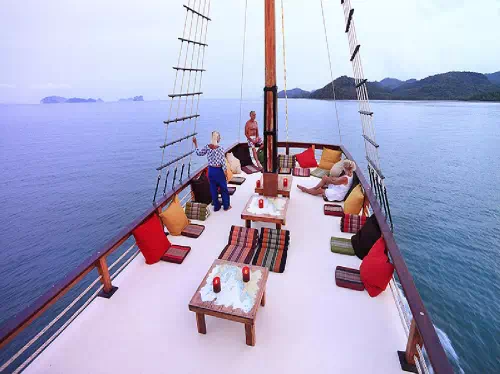Private Phuket Sunset Luxury Cruise with Dinner