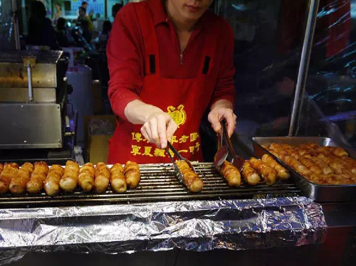 Taipei Ningxia Night Market Food Tour with Optional Bizarre Food Challenge