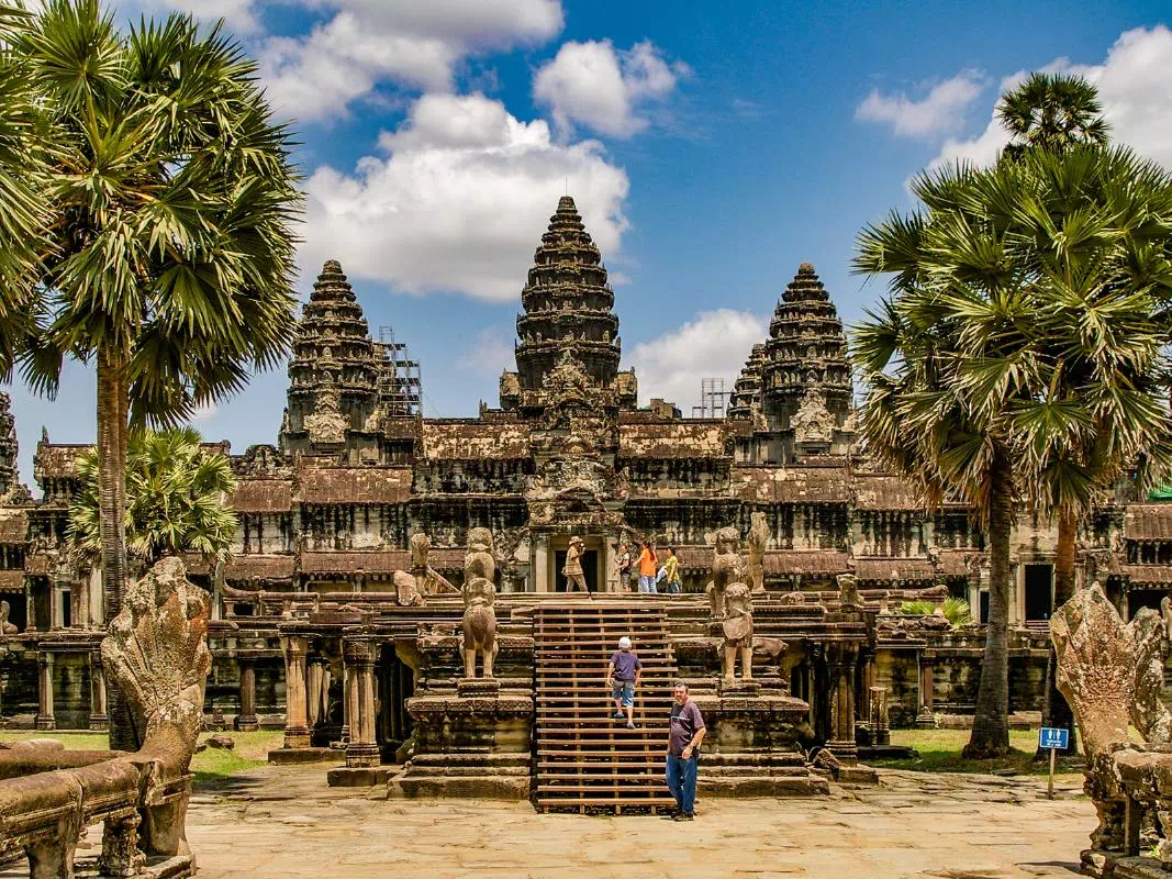 Angkor Wat Temple and Kampong Phluck Floating Village Jeep Tour