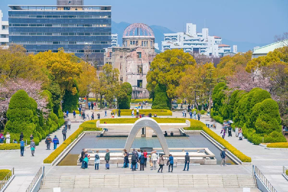 Hiroshima and Itsukushima Shrine Full-Day Bus Tour from Osaka