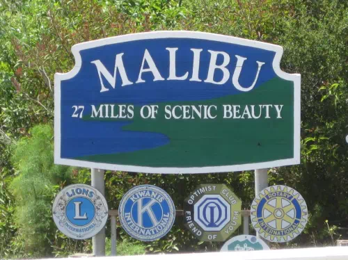 Malibu Beach & Movie Stars' Neighborhood Tour by Minibus