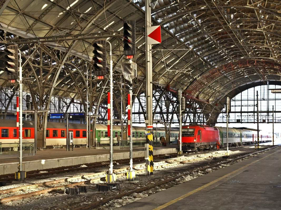 Prague Central Train Station Private Transfers To or From Hotel