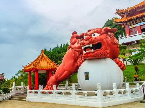 4-Day Guided Trip to Sun Moon Lake, Kaohsiung and Kenting from Taipei with Hotel
