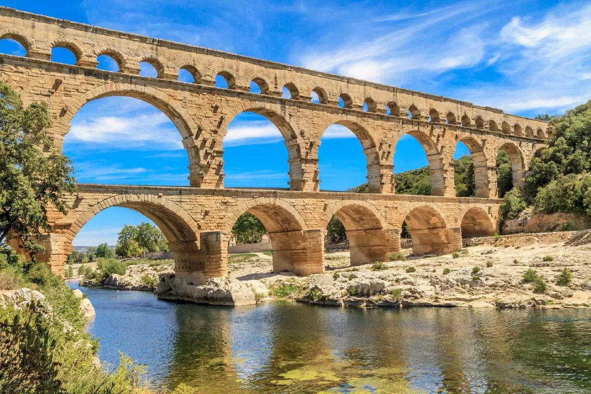 Provence Day Tour from Avignon with Pont du Gard Visit