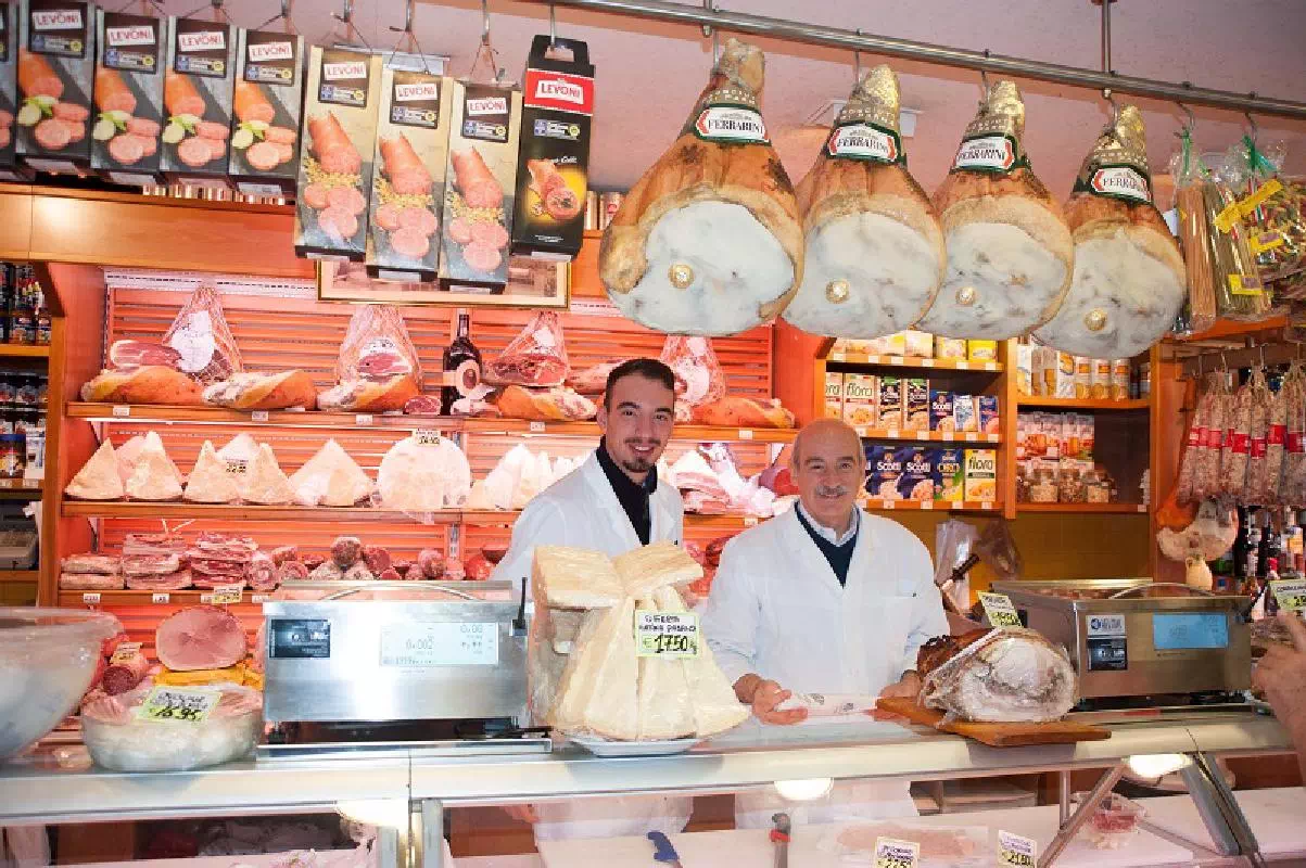 Rome Gourmet Food Walking Tour with Campo de Fiori, Trastevere and Jewish Ghetto