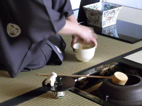 Tea Ceremony Experience in an Authentic Tearoom in Ginza