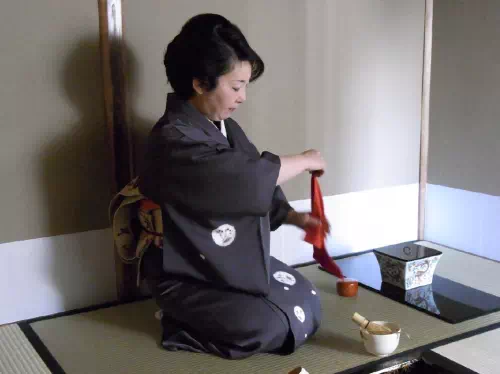 Tea Ceremony Experience in an Authentic Tearoom in Ginza