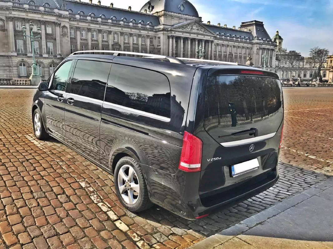 Brussels to Antwerp Transfer by Private Mini Van (4-7 Passengers)