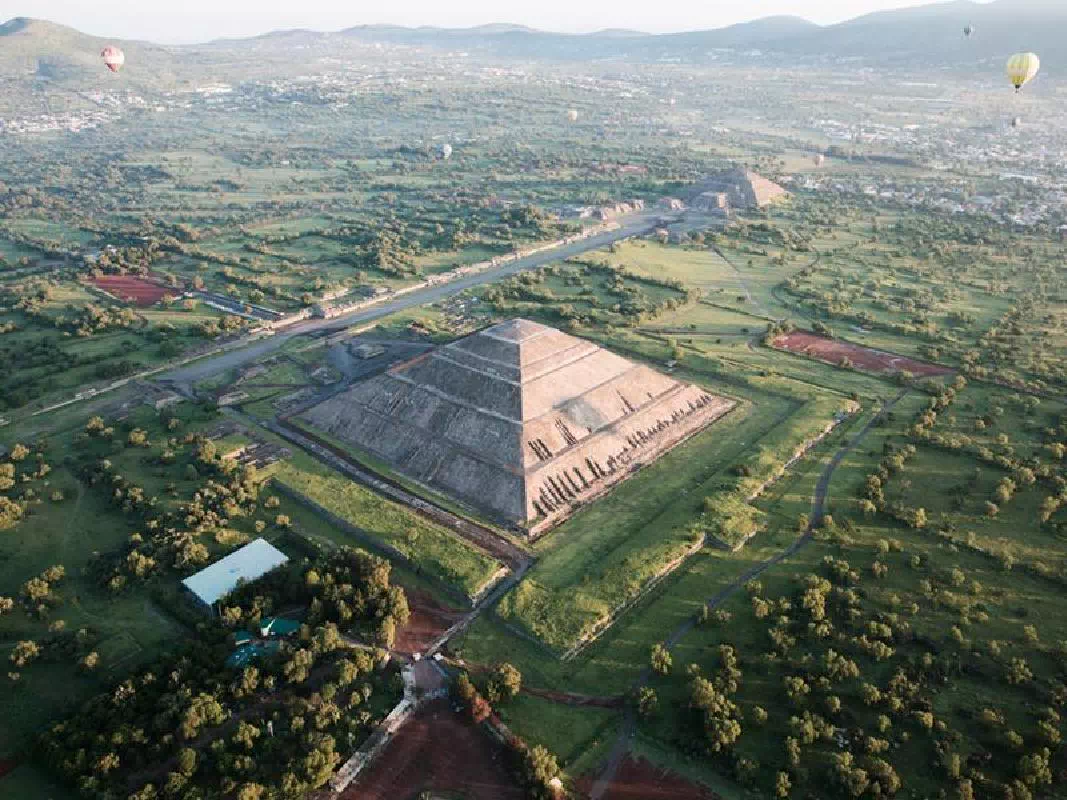 Scenic Hot Air Balloon Flight Over the Teotihuacan Valley 