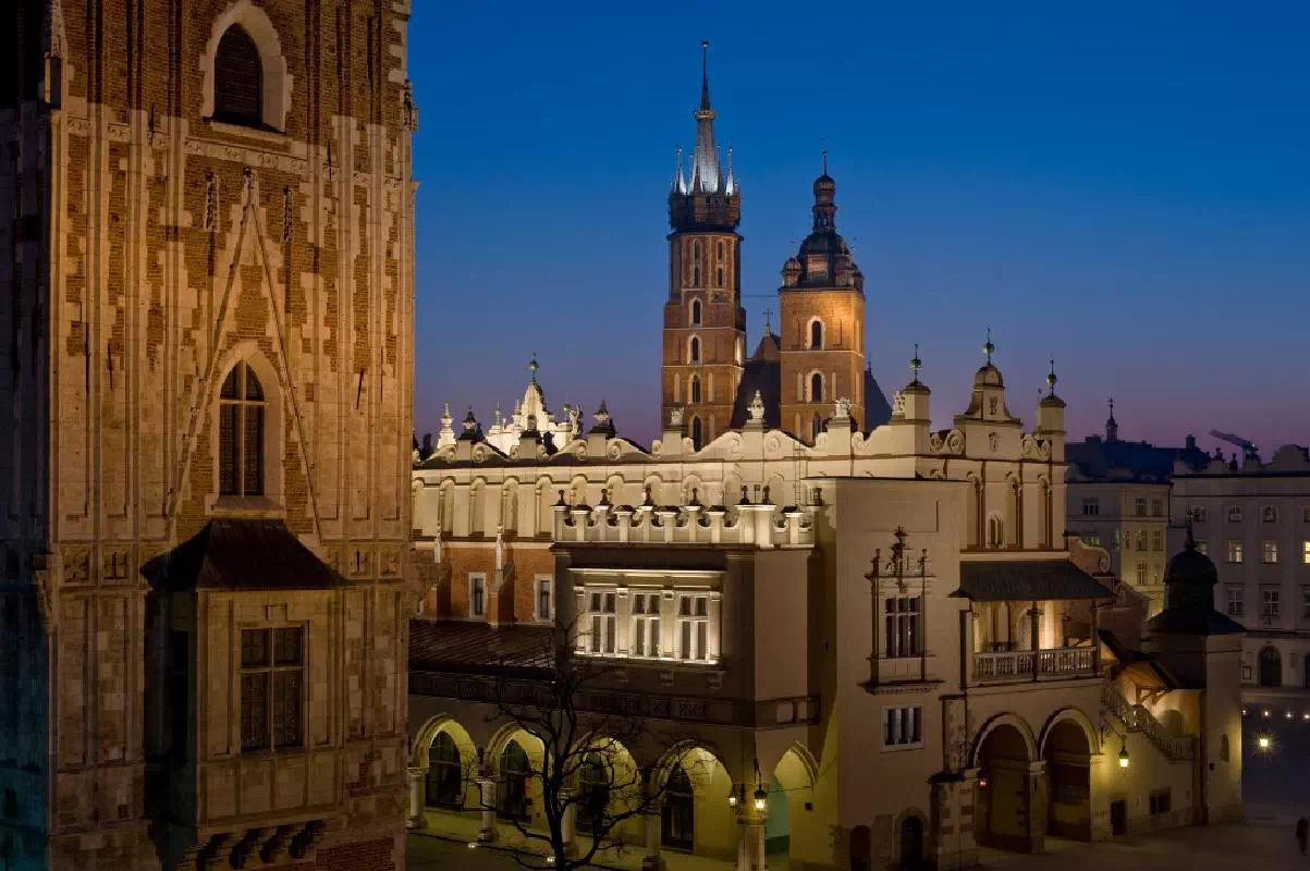 Krakow Half Day Sightseeing Tour with Wawel Castle and St. Mary's Church Entry