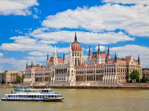 Budapest House of Parliament Guided Tour with Fast Track Tickets
