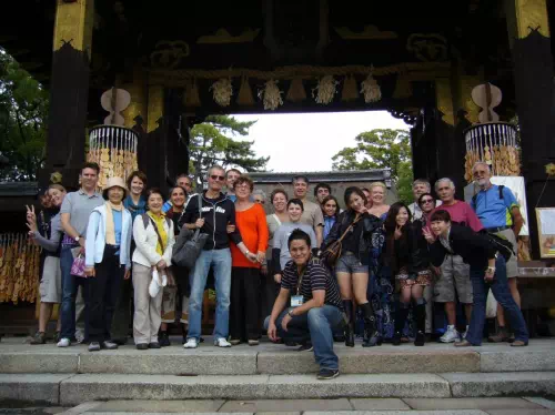 Kyoto Half-Day Walking Tour to Higashi Honganji & Gojo Rakuen with Tea Time