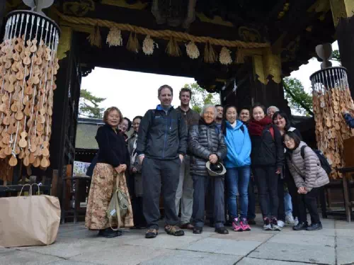 Kyoto Half-Day Walking Tour to Higashi Honganji & Gojo Rakuen with Tea Time