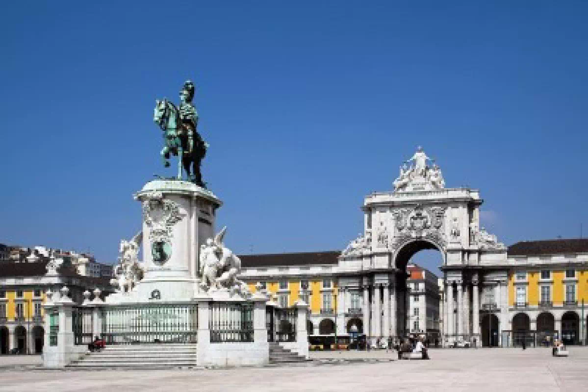 Lisbon and Fatima Full-Day Private Tour with Food and Wine Tasting