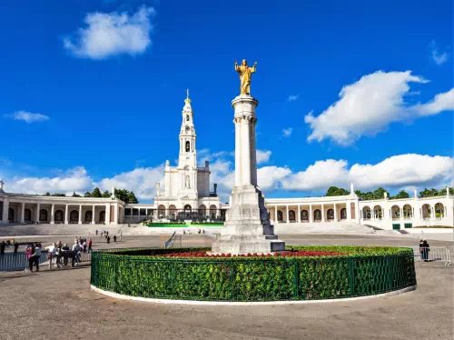 Lisbon and Fatima Full-Day Private Tour with Food and Wine Tasting