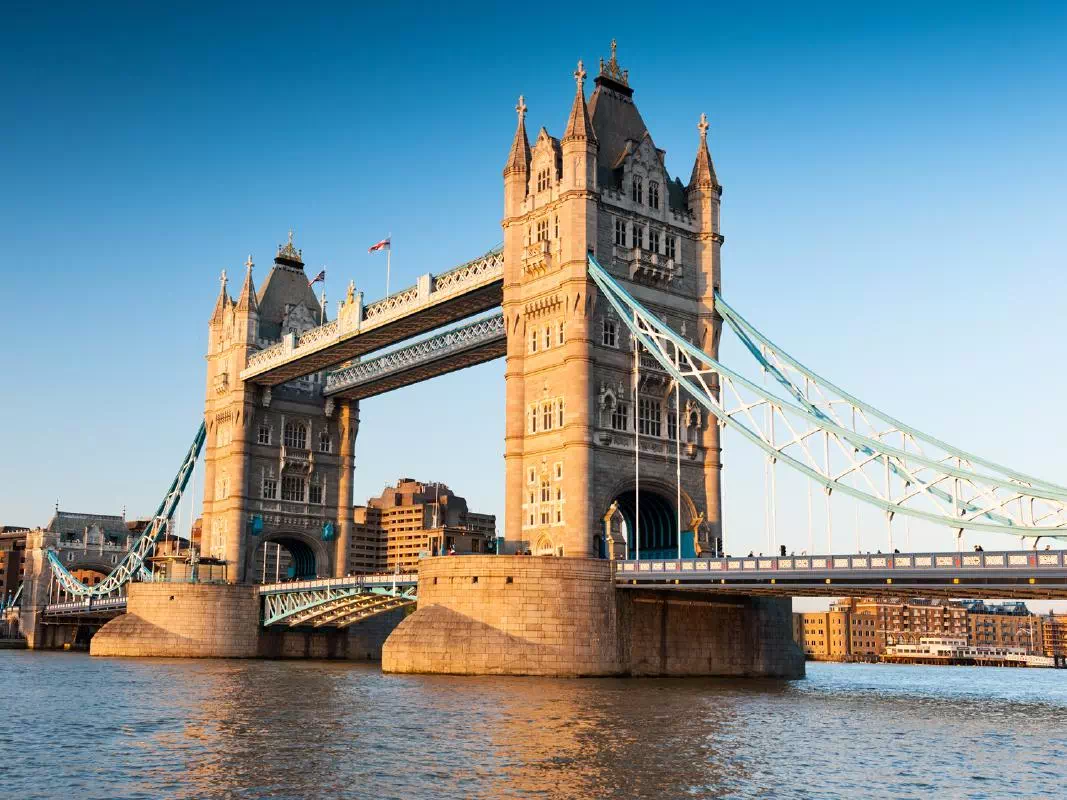 Paris to London Day Trip by Eurostar with Bus Tour and River Thames Cruise