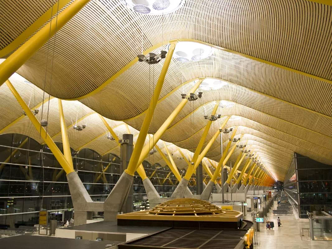 Madrid-Barajas Airport (MAD) Standard Private Hotel Transfers