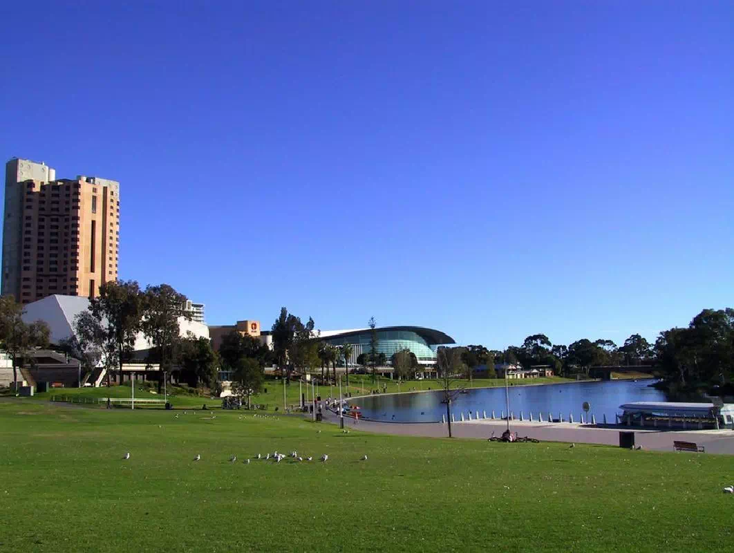 Adelaide City Tour with Torrens River Cruise and Adelaide Zoo Visit