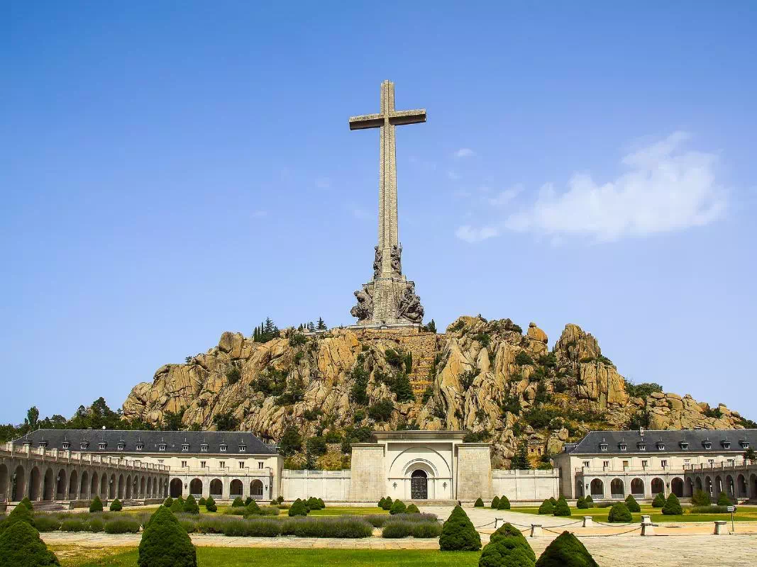 El Escorial Monastery and Valley of the Fallen Guided Tour from Madrid