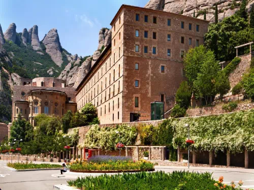 Montserrat Tour from Barcelona with Sant Joan Funicular and Optional Sitges Tour