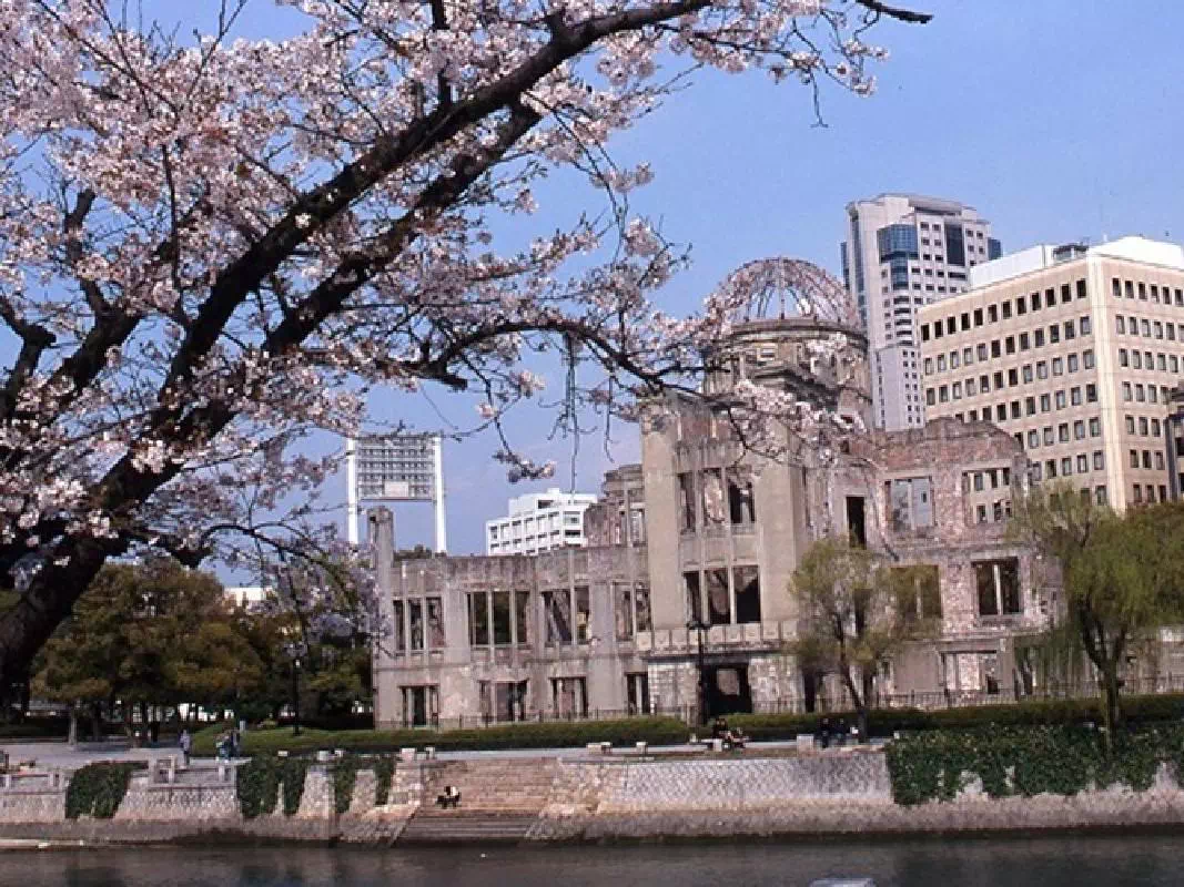 Hiroshima and Miyajima 1-Day Guided Tour from Osaka