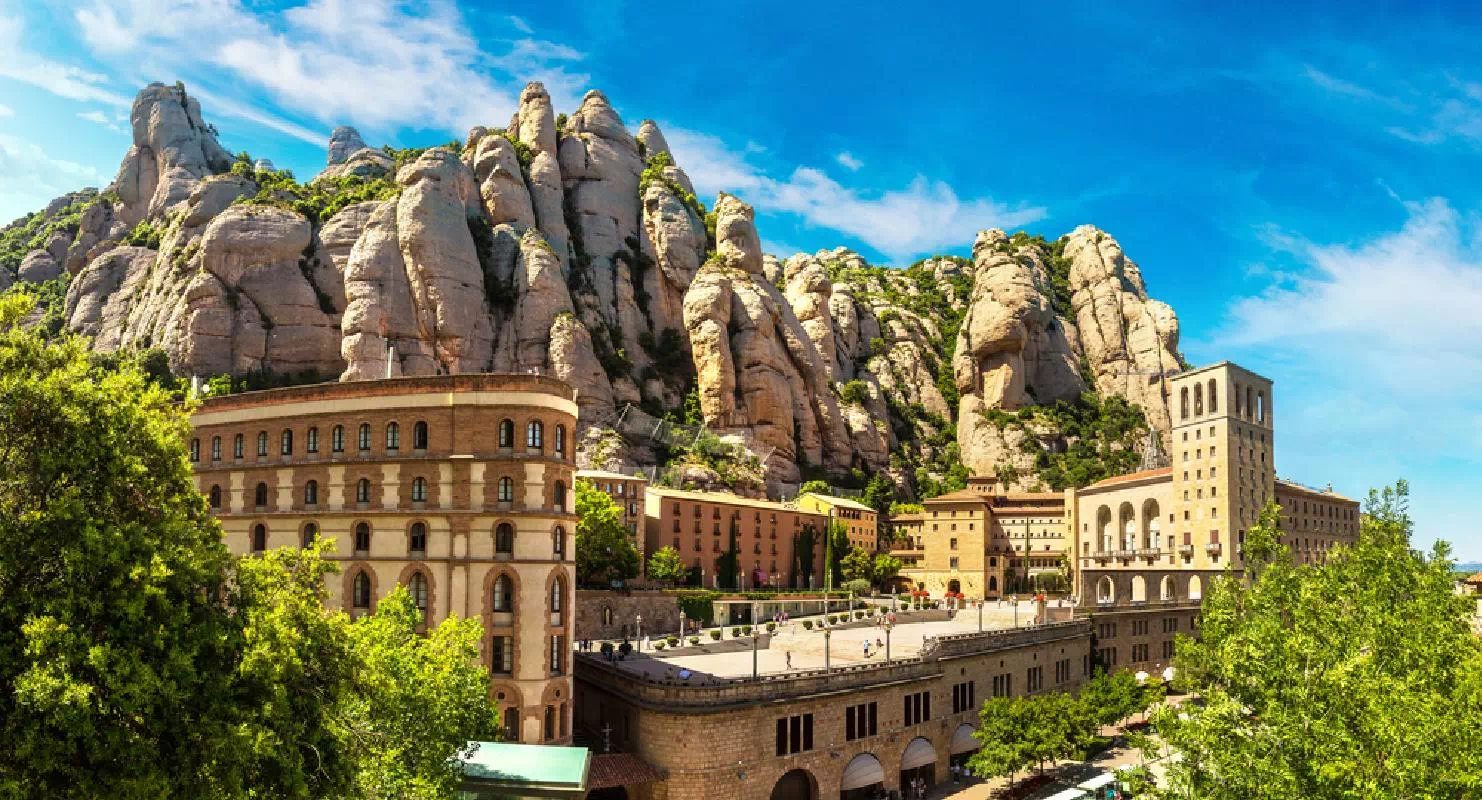 Montserrat with Rack Railway and Winery Small-Group Day Tour with Tapas or Lunch