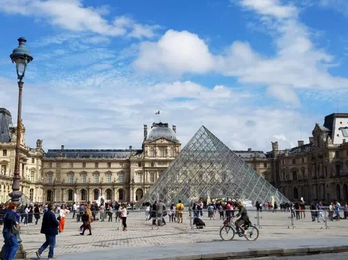 Paris Louvre Museum and Sainte-Chapelle Skip-the-Line with Ile de la Cite Tour
