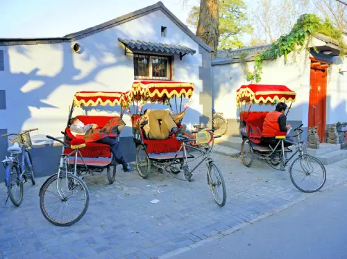Beijing Evening Food Tour by Tuk Tuk with Unlimited Beer and Soda