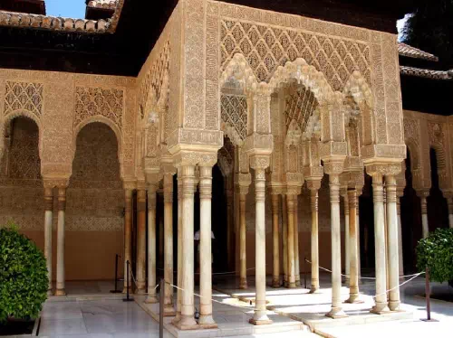Alhambra Day or Night Tickets with Alcazaba, Nasrid Palaces and Generalife