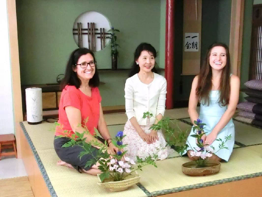 Ikebana Flower Arranging Class with an English-Speaking Instructor in Tokyo