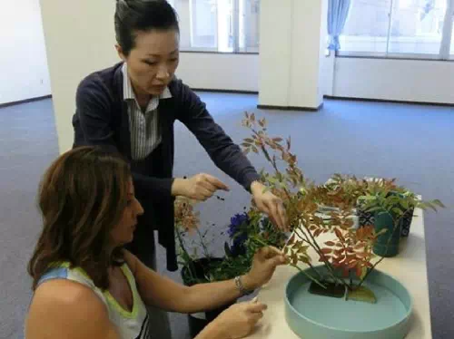 Ikebana Flower Arranging Class with an English-Speaking Instructor in Tokyo
