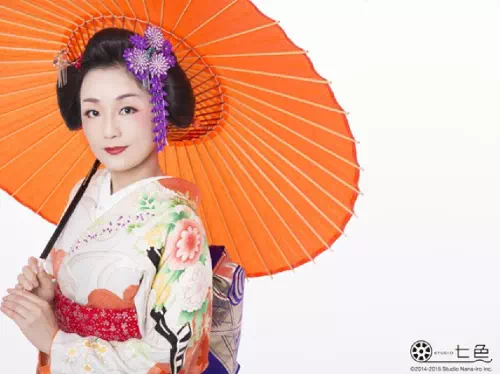 Half Day Stylish Oiran, Geisha or Maiko Style Dress and Photo Shoot in Asakusa