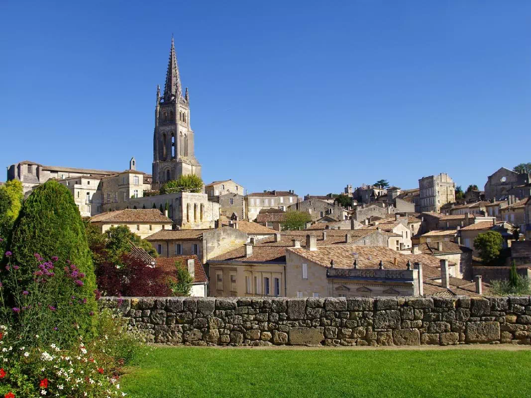 Saint-Emilion and Pomerol Full Day Wine Tour from Bordeaux with Wine Tasting