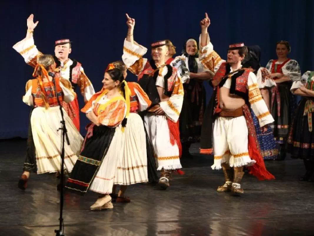 Prague Folklore Evening with Live Music and Dinner