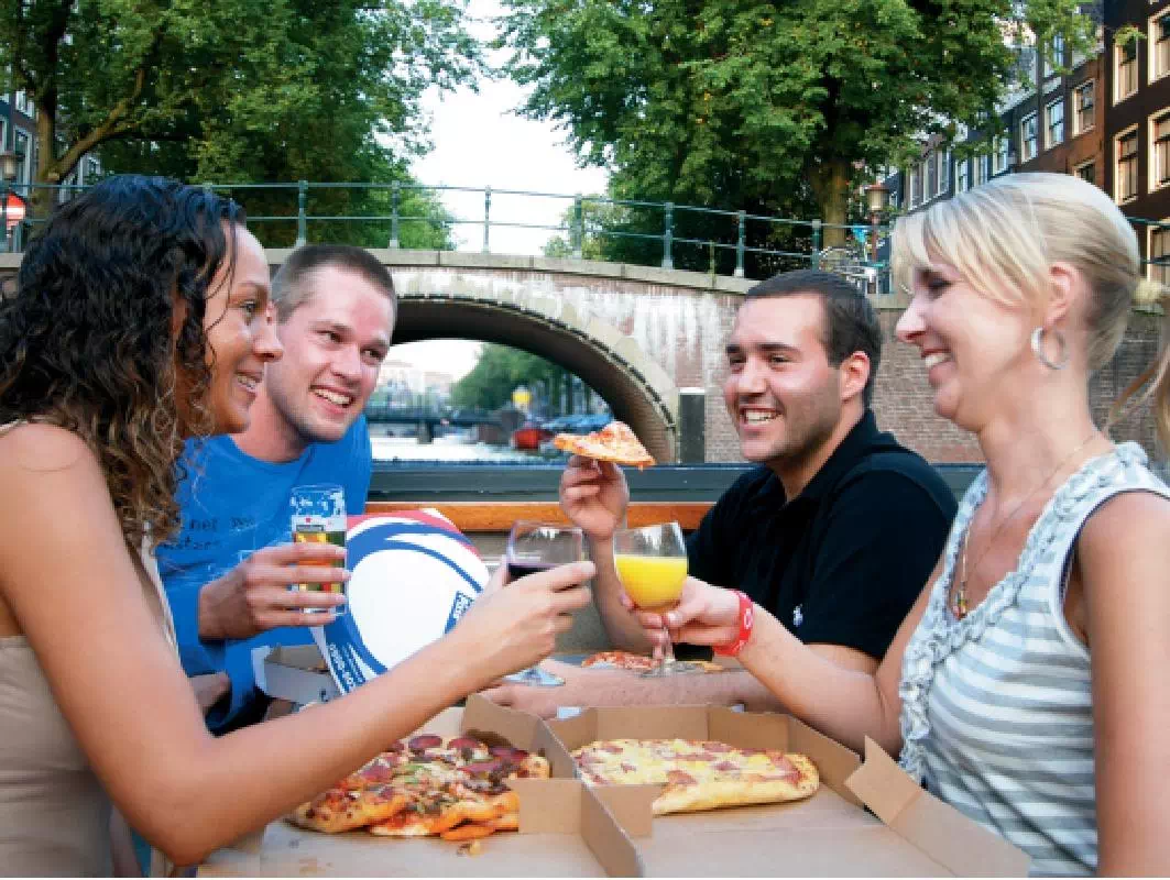 Amsterdam Canal Cruise with Pizza Dinner and Unlimited Drinks