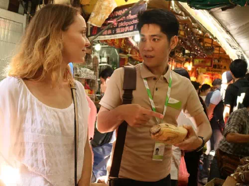 Bangkok Temple Tour with Wat Arun Visit and Street Food Tasting