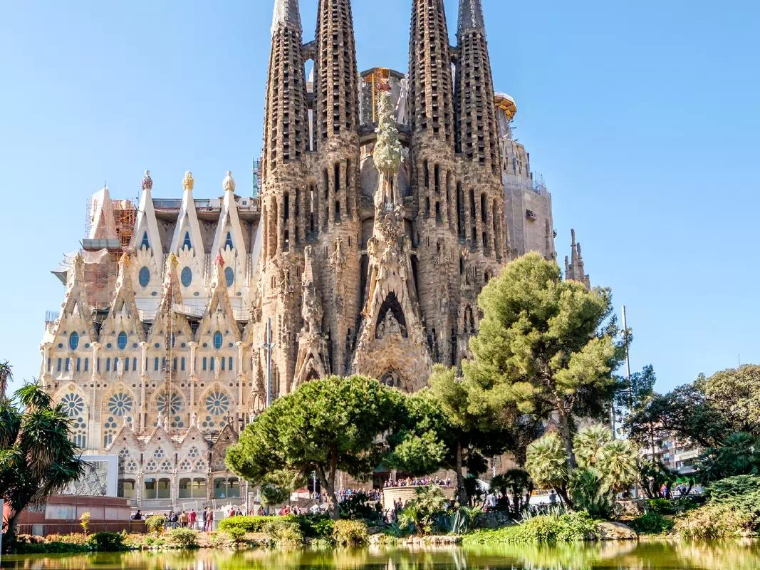 Barcelona 2-Day Combo with Montserrat, Park Guell & Sagrada Familia Guided Tours