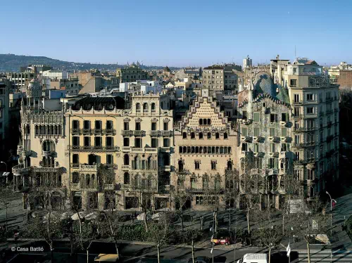 Barcelona Gaudi Tour with Sagrada Familia and Casa Batllo Skip-the-Line Tickets