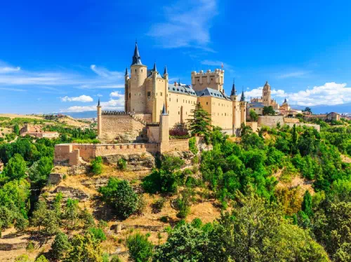 Segovia Small Group Tour with Hot Air Balloon Flight and Breakfast from Madrid